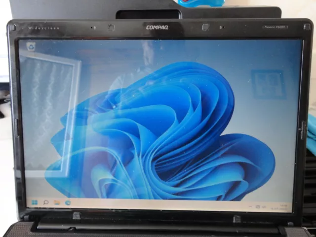 Compaq X6000 PC PORTABLE HP Compaq V6000 15.4