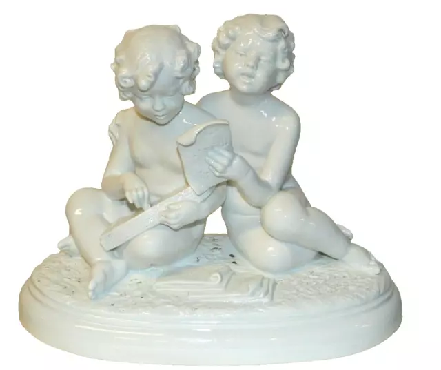 statue avec des amours en porcelaine émaillée CAPODIMONTE signé BOHUMIL REZL