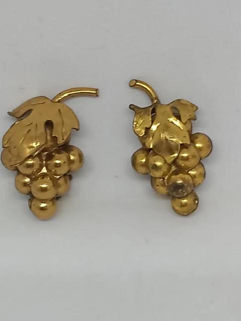 Boucles D'oreilles Clips Vintage Années 50/60 Japon - Motif 3 Fleurs En Plastique Beige, Monture Laiton - Occasion