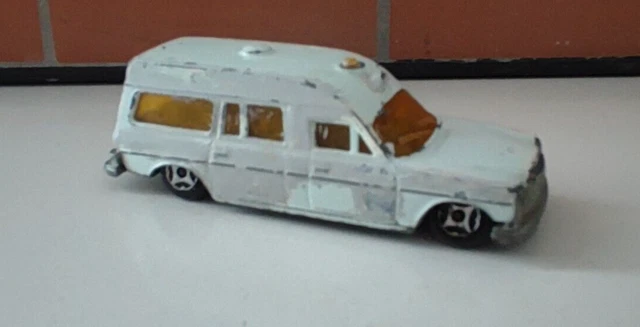 3 Anciennes Miniatures Norev : Maserati Boomerang, Mercedes Ambulance, Bertone - Occasion