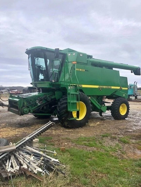 1998 John Deere 9510 Combine 3,786 Hours Straw Spreader 4WD Monitor