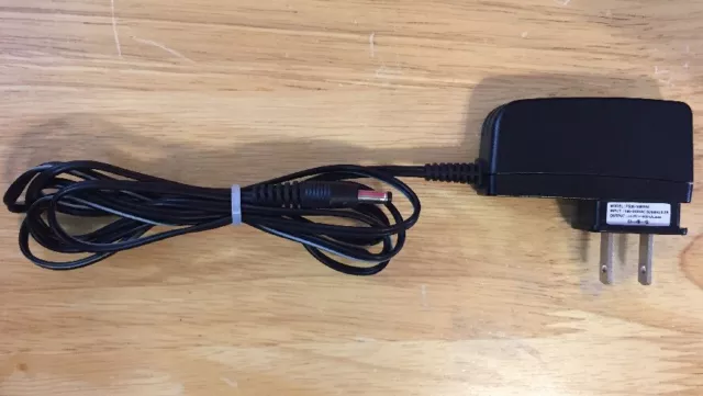 Sanyo AC Adapter Travel wall Charger Model PS30-AM5060 Output 5V 600mA