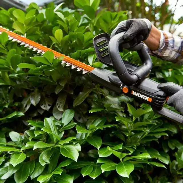 WORX WG217 4.5 Amp 24" Electric Hedge Trimmer 2