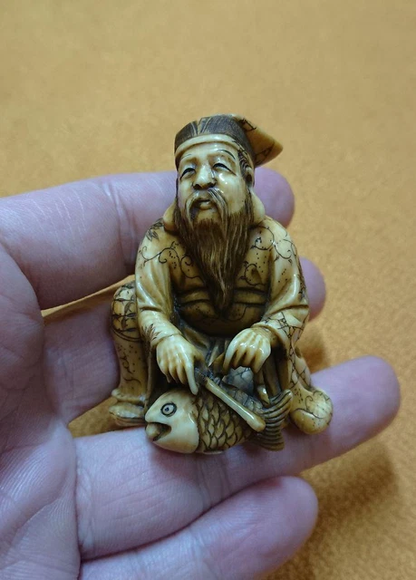 Large Netsuke Edo Figurine Sculpture Old Man & Sea Bream 5.5cm x4.3cm x3.9cm