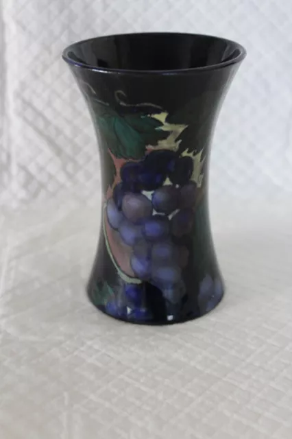 Pretty 13cm Royal Stanley Jacobean Grape Bunch Pottery Vase  - VGC