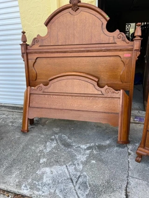 Lexington Queen Size Bed