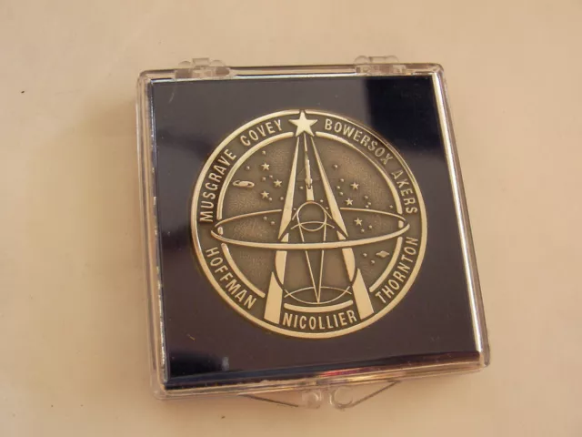 STS-61 Flown Silver Robbins Medallion Space Shuttle ENDEAVOUR Hubble Servce NASA
