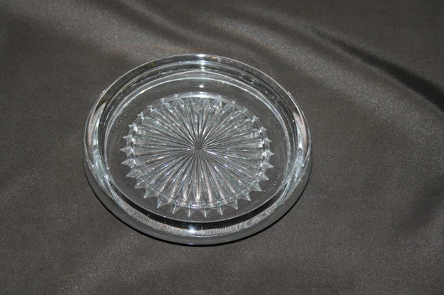 Boule d'escalier, cristal Baccarat taillé de facettes, base bronze avec sa platine