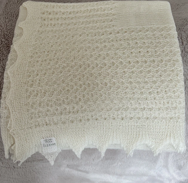 Sciallo battesimo bambino 54"" crema lavorato a maglia fine 100% lana bordi picchi
