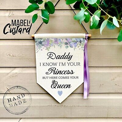 Floral WEDDING SIGN | Wedding decoration | Here comes your QUEEN Wedding Sign