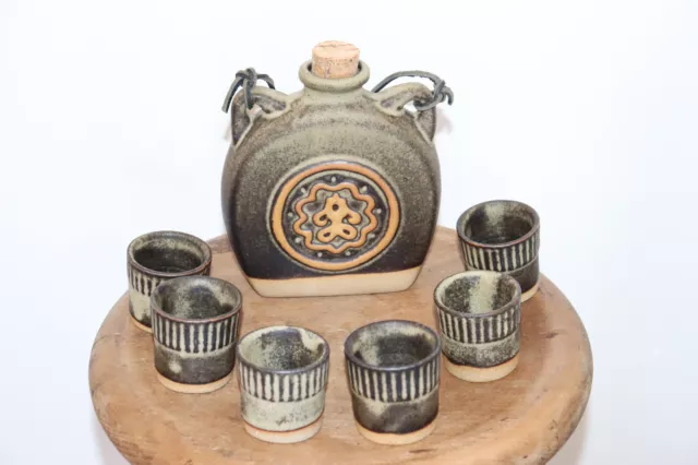 Petite bouteille et 6 gobelets en céramique vintage de Tremar  Angleterre