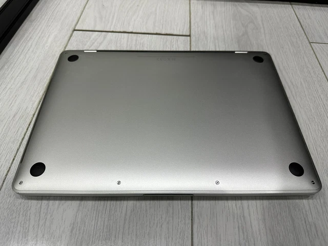 Apple MacBook Pro Retina 13,3" 2017 - 256 GB SSD 16 GB RAM 3,1 GHz Core i5 - argento 4