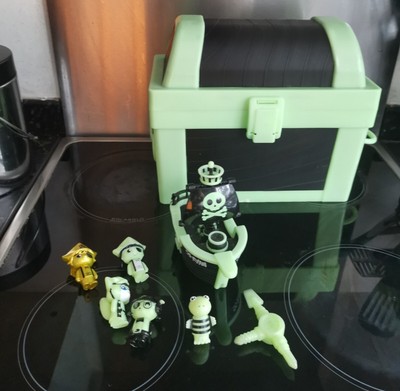 Ryan S World Mega Mystery Treasure Chest Glow In The Dark Collector S Edition 27 00 Picclick Uk