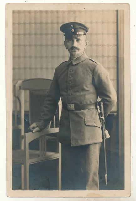 Foto AK - Soldat in Feldgrau langes Bajonett Seitengewehr - Burgstädt i. Sa