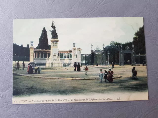 CPA / Carte postale ancienne LYON L'entrée du parc de la tête d'or et monum (69)