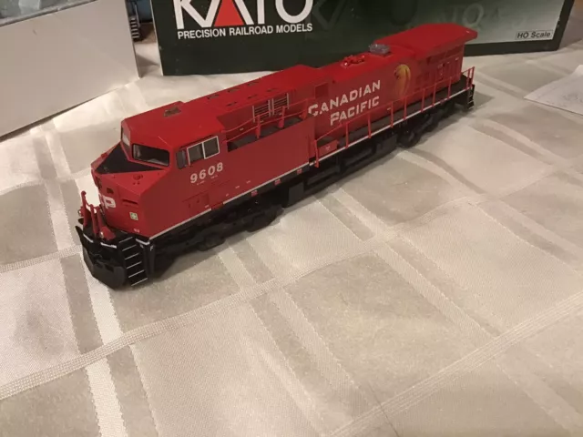 Kato Ho Scale Diesel Locomotive GE AC4400CW Canadian Pacific Boxed