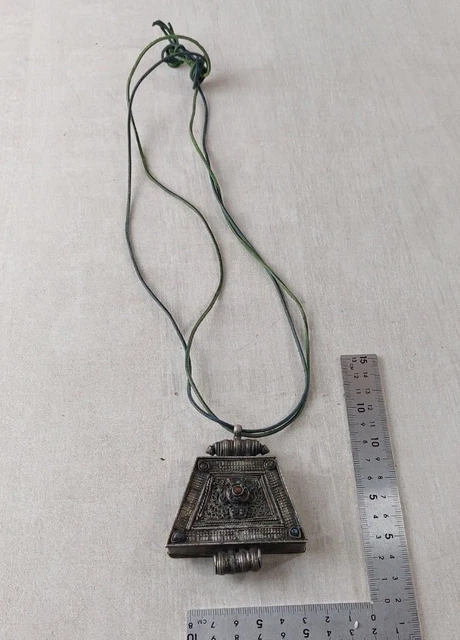 Collier Pendentif Berbère Vintage En Métal Doré - Fibule En Forme D'étoile, Pierre Grenat