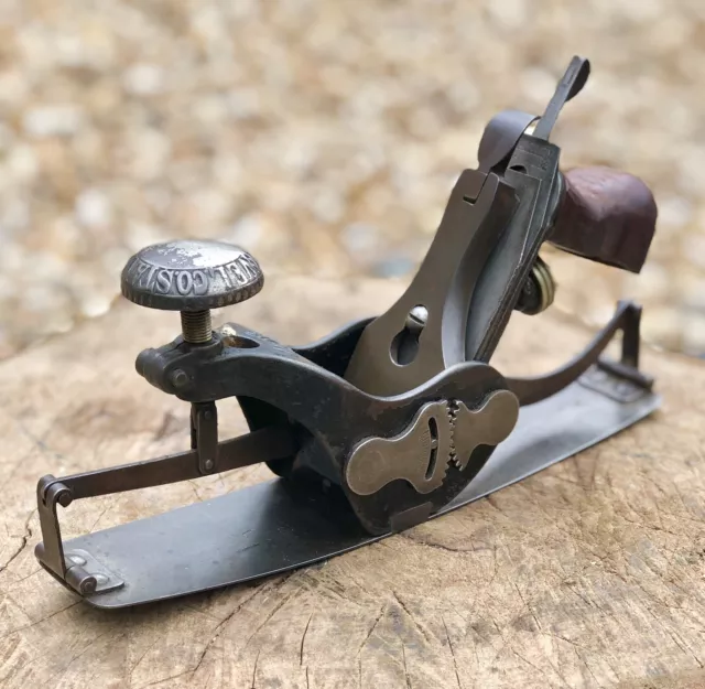 Antique STANLEY RULE & LEVEL Co No.113 WOOD PLANE Curved Carpenters Joiners