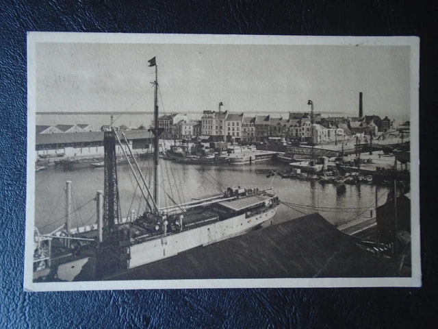 Carte Postale Ancienne Saint-Nazaire - Plage Et Monument Du Souvenir (Loire Atlantique)