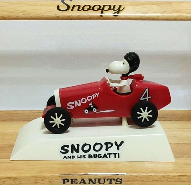 MONOGRAM 1970 SNOOPY And His Bugatti Race Car Model Kit