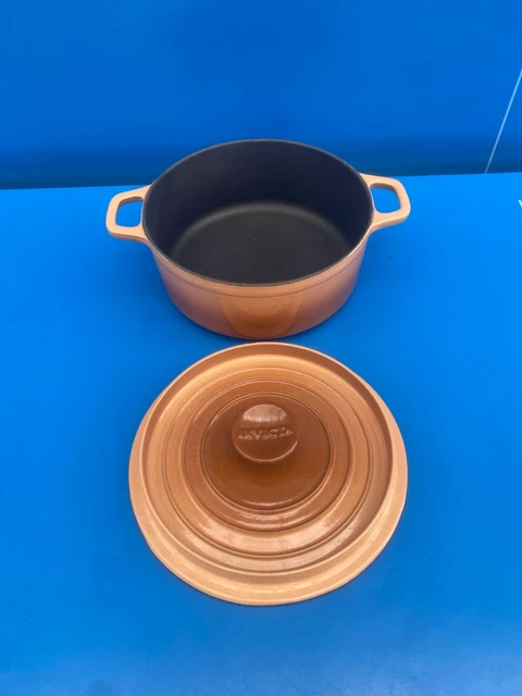 Cocotte En Fonte Le Creuset Enzo Mari - 2,4 L - 20 Cm De Diamètre - Marron Vintage - Avec Couvercle - Occasion Soignée
