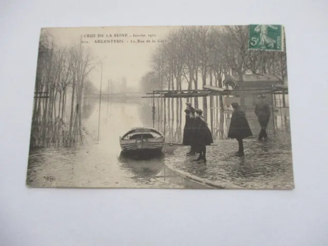 Cpa Val D'oise 95 Argenteuil La Rue De La Gare Crue 1910