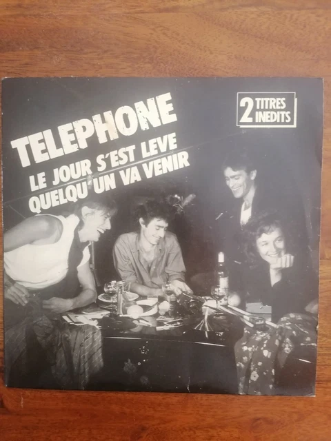 Téléphone 45 tours Le jour s’est levé/quelqu’un va venir