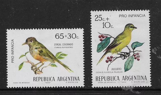 Argentina 1972  BIRDS set of 2  MINT hinged