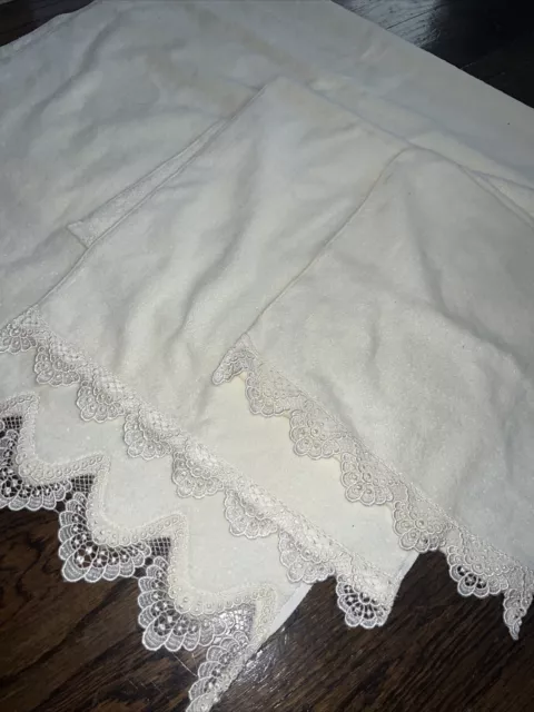 Vintage The Avanti Look guest towel Set ivory cream lace trim New lot of 3 NEW Vintage The Avanti Look guest towel Set ivory cream lace trim New lot of 3 NEW