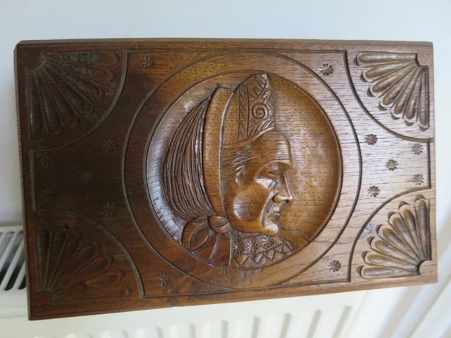 Ancien grand coffret bois breton sculpté tête de bretonne art populaire