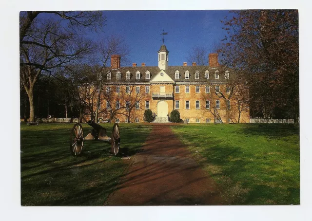 POSTCARD - Wren Building, College of William & Mary, Williamsburg, Virginia