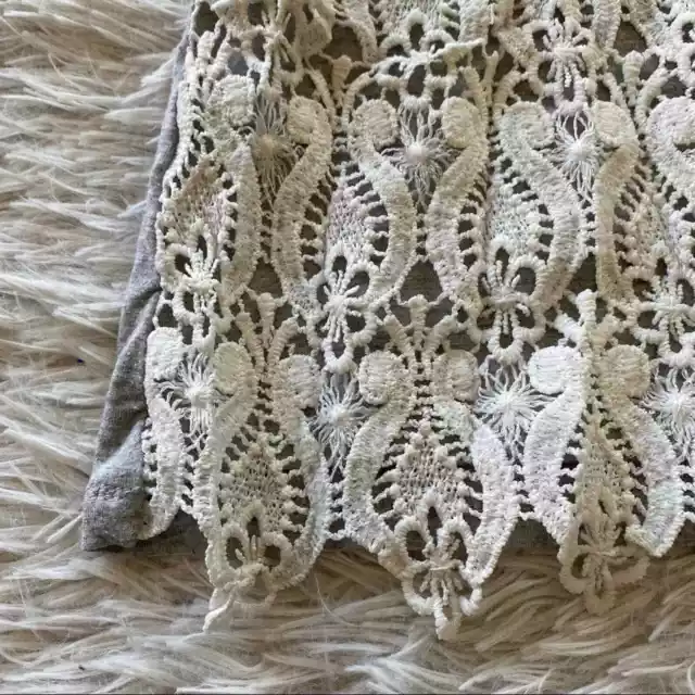 Bobeau Top Womens Small Ivory Gray boho lace crochet short sleeve  scallop Hem 2