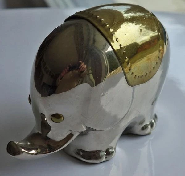 *Elefant in aus versilbert mit Messingsattel Glücksbringer Vitrine Tier