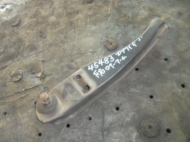 SUZUKI Every Plus 1999 Braccio di controllo inferiore anteriore destro [usato] [PA01974743]