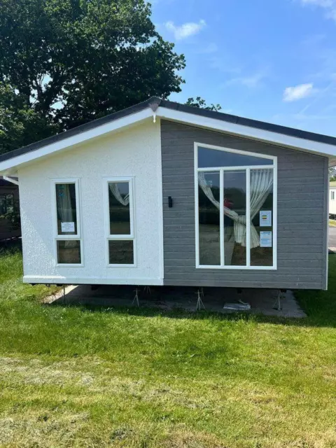 Static Caravan / Twin unit Willerby Kingswood for sale at Manor house Holiday