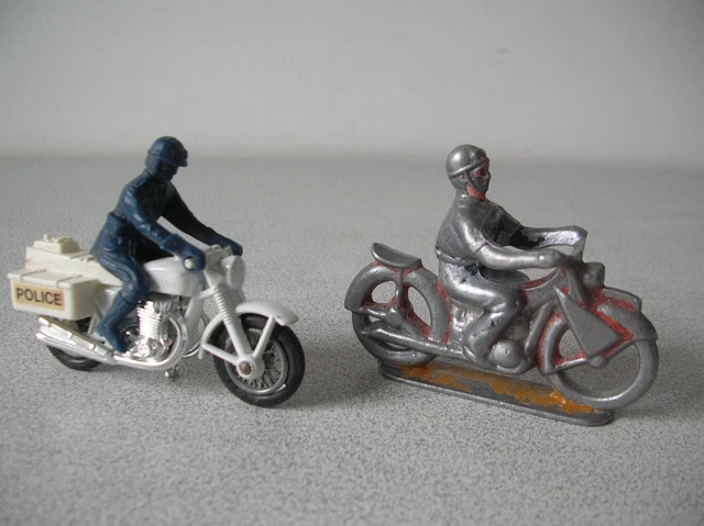 Miniature Moto Ancienne Triumph - Plastique - 10cm - Type Cadeau Bonux - Occasion