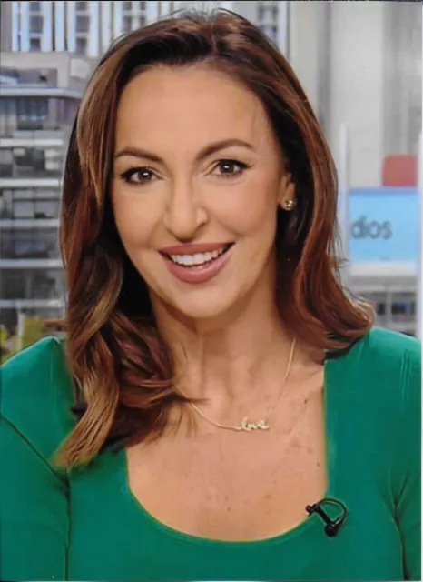 Sally Nugent Photograph 7" x 5" (421a)