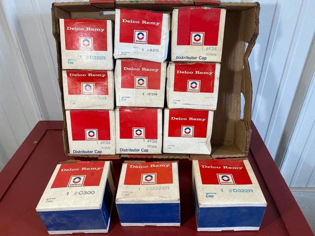 1960 's 1970 's DELCO REMY IGNITION DISTRIBUTOR CAP LOT (12) NOS NEW