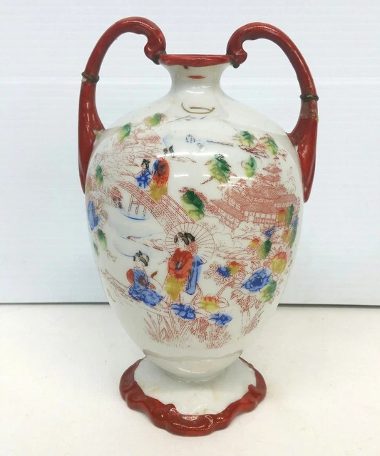 VINTAGE JAPANESE PORCELAIN Enamel Vase Raised Handles Figural Scene EUR