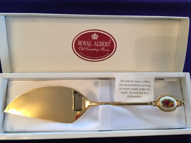 Royal Albert Old Country Roses Cake Server - Gold Plated.