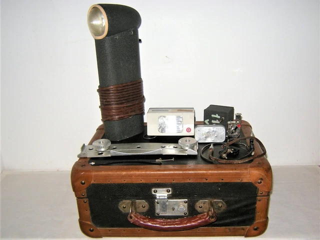 Matériels anciens de photographie (Flash etc.) dans leur magnifique mallette
