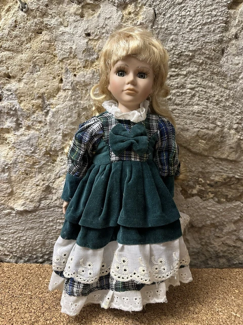 ANCIENNE POUP??E EN Porcelaine - Poup?�e Musicale, Musique Classique - Ann?�e 60-70 EUR 16,00 