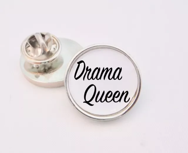 Drama Queen Humour Blague Amusant Nouveauté Revers Broche Badge Porte-Clé