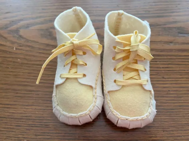 ADORABLE...Cradle Moc Rare vintage Yellow & White wool felt baby shoes