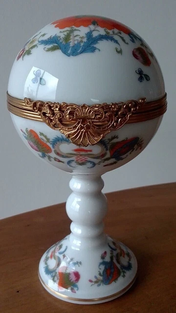 Bonbonnière vide-poche en porcelaine de Limoges à motif floral RAYNAUD