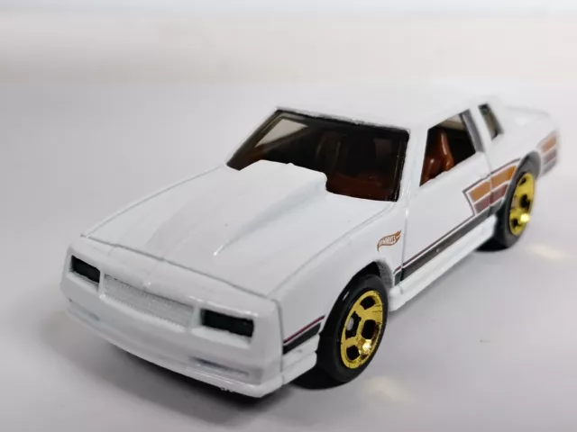 '86 Chevrolet Monte Carlo SS Hot Wheels 2022 Flying Customs White RSW 1:64 Loose