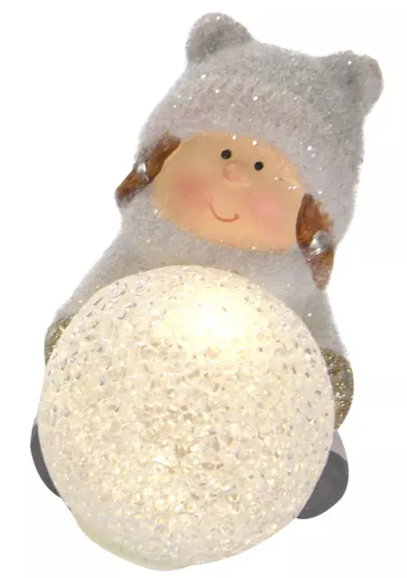 Deko Figur Mädchen mit Kunststoff Schneeball und LED - Winterkind Windermädchen