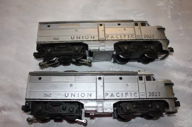 Lionel Postwar O Gauge # 2023 Union Pacific Twin Diesel AA OB, with Insert