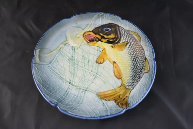 Ancienne Assiette En Barbotine Decor Poisson