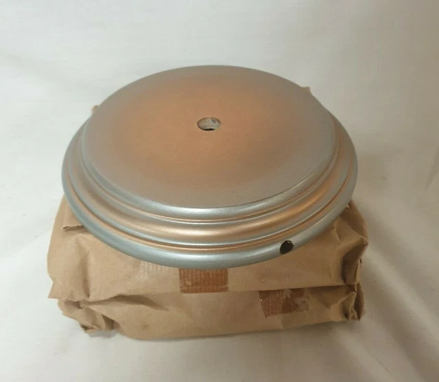 Job Lot of Silver/Gold wooden bases Quantity 30. Job Lot of Silver/Gold wooden bases Quantity 30.